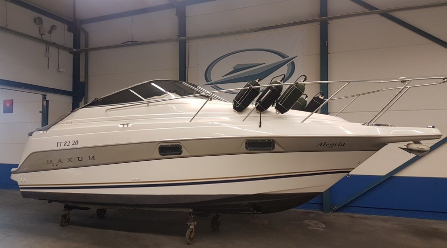 Maxum 2400 SCR in schitterende staat